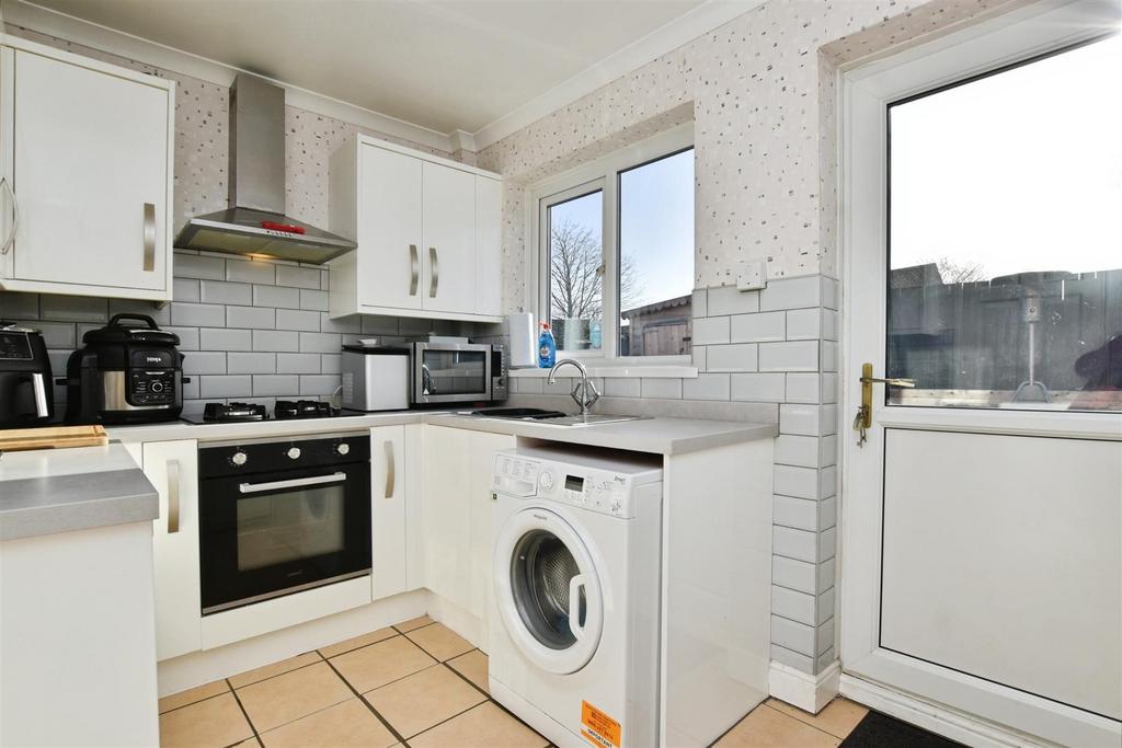 D910c8a8-kitchen.JPG