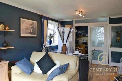 2 bedroom apartment for sale, Cole Gardens, Hounslow, TW5 9RJ