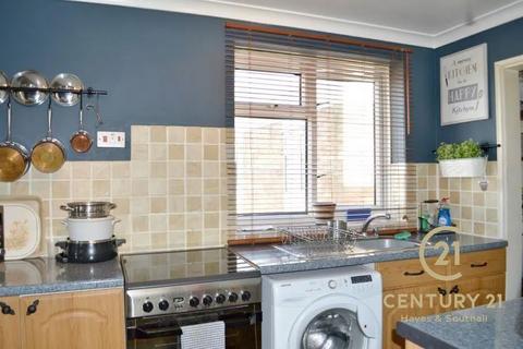 2 bedroom apartment for sale, Cole Gardens, Hounslow, TW5 9RJ