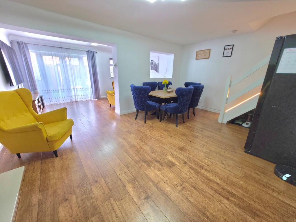 Lounge/Dining Room