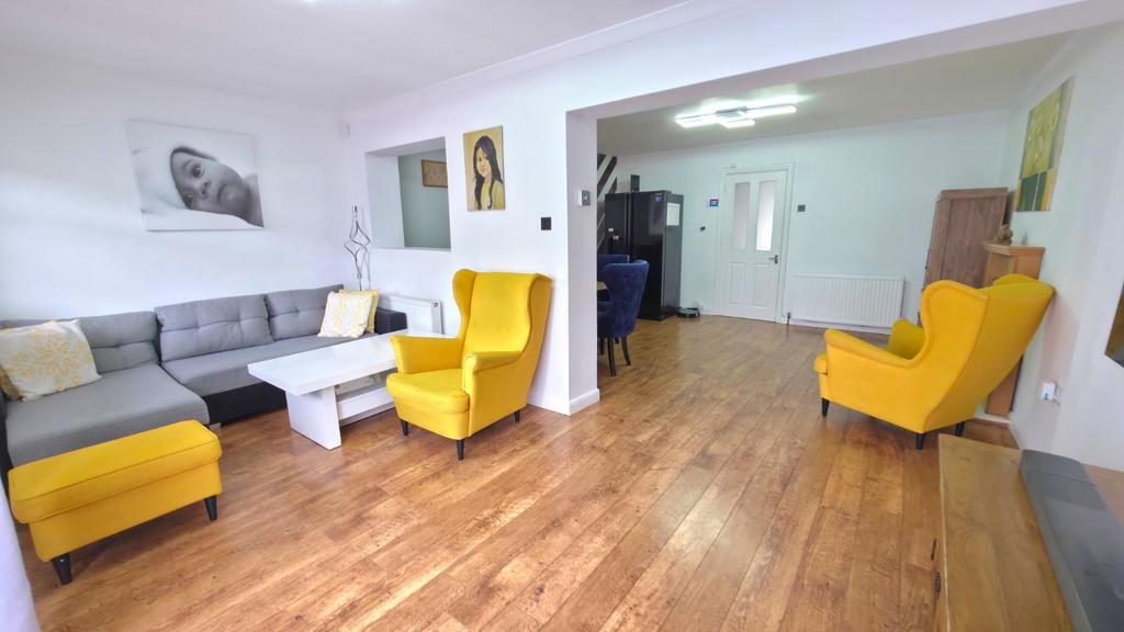 Lounge/Dining Room