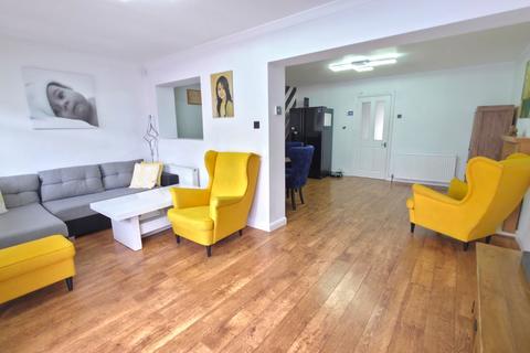3 bedroom terraced house for sale, Joseph Luckman Road, Warwickshire CV12