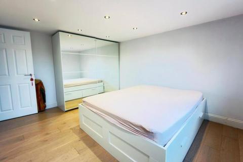 4 bedroom terraced house to rent, Moorlands Avenue, Mill Hill, NW7
