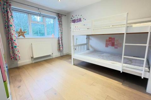 4 bedroom terraced house to rent, Moorlands Avenue, Mill Hill, NW7