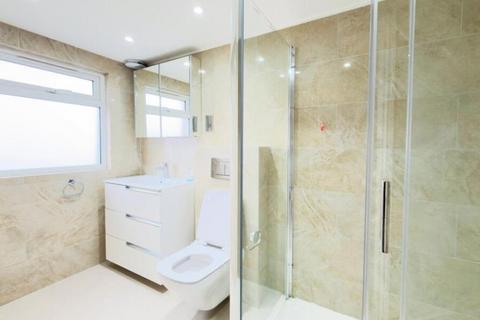 4 bedroom terraced house to rent, Moorlands Avenue, Mill Hill, NW7