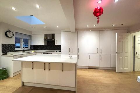4 bedroom terraced house to rent, Moorlands Avenue, Mill Hill, NW7