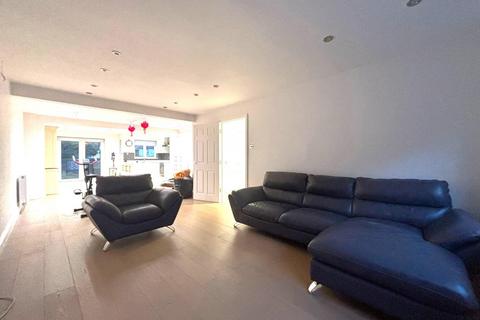 4 bedroom terraced house to rent, Moorlands Avenue, Mill Hill, NW7