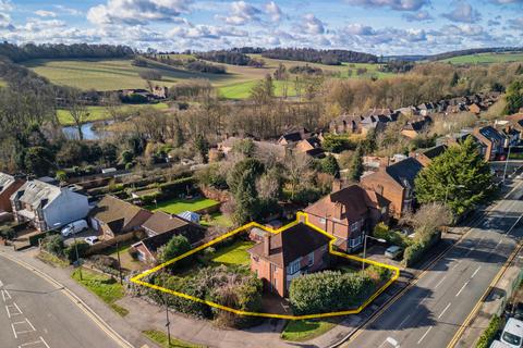 4 bedroom detached house for sale - West Wycombe Road, Buckinghamshire HP12