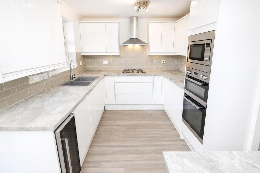 Kitchen / Breakfast Area