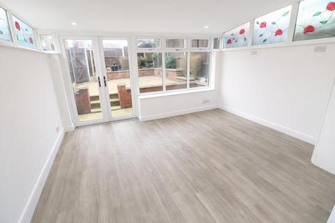 3 bedroom end of terrace house for sale, Maye Dicks Road, Rushden NN10