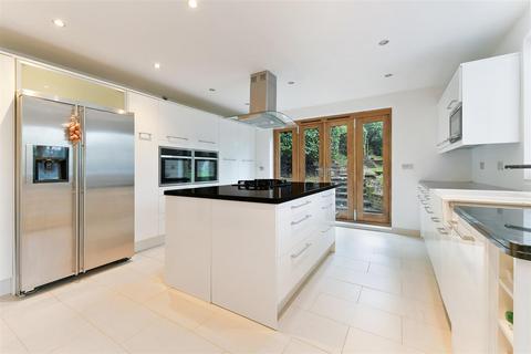 4 bedroom semi-detached house for sale, Kingswood Road, Tadworth