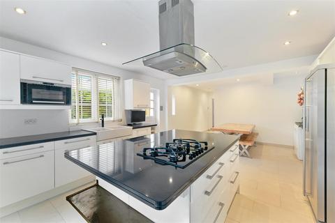 4 bedroom semi-detached house for sale, Kingswood Road, Tadworth