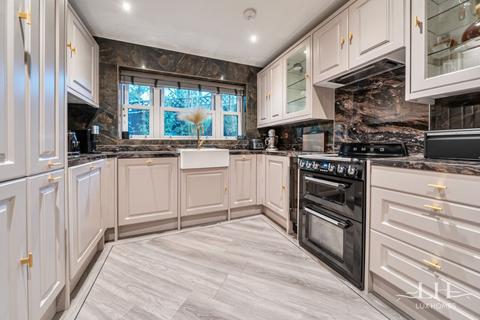 3 bedroom detached house for sale, 2A La Plata Grove, Brentwood, Essex