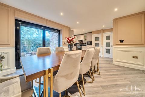 3 bedroom detached house for sale, 2A La Plata Grove, Brentwood, Essex