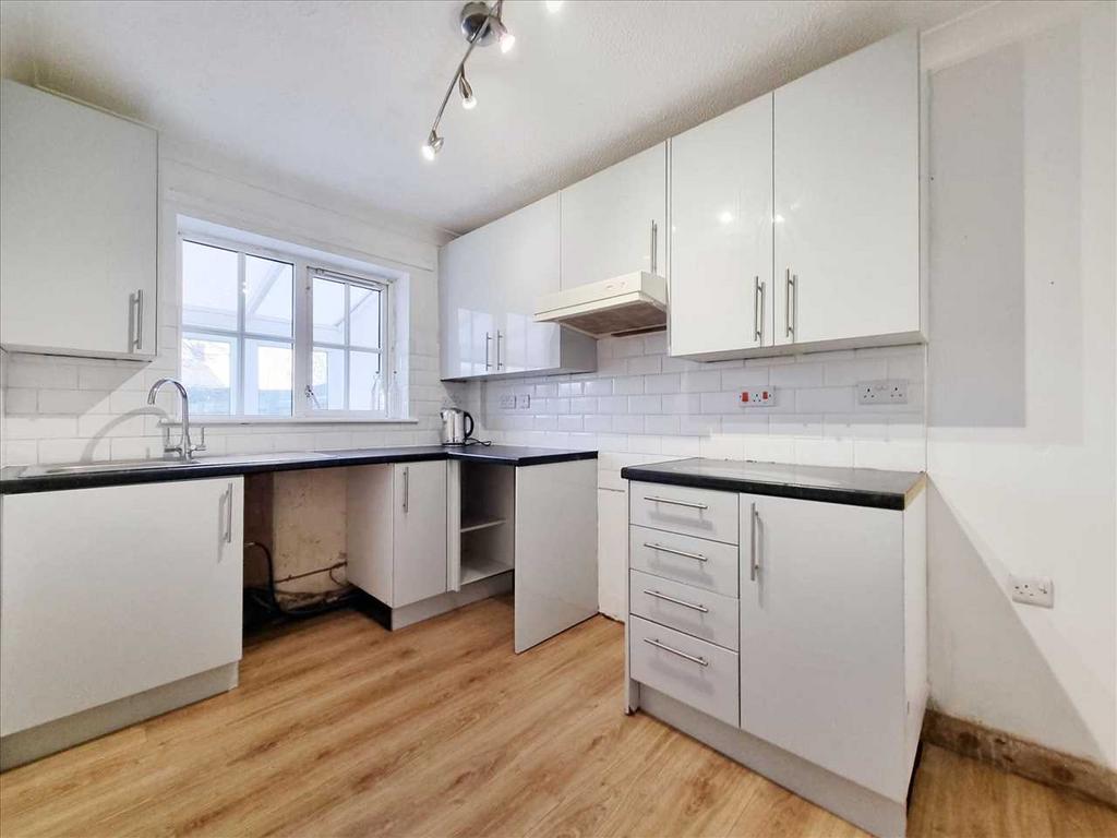 Kitchen: