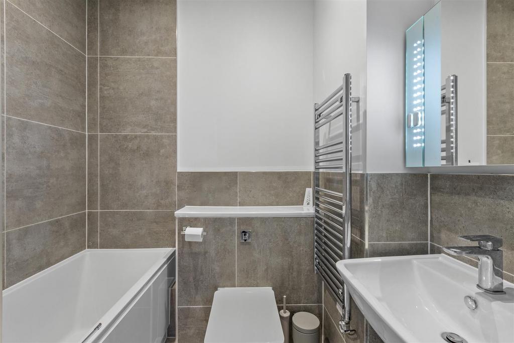 52 Tempus Court, Bellfield Rd, HP13 5 HA-3.jpg