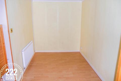 3 bedroom semi-detached house to rent, Neville Avenue, Orford