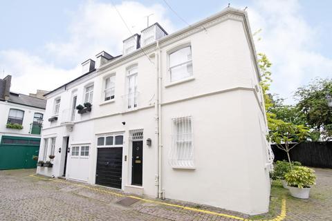 3 bedroom mews to rent, Cornwall Gardens Walk London SW7