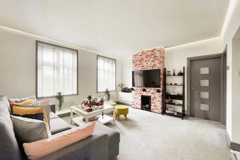 2 bedroom flat for sale, Cressingham Road, Edgware, HA8