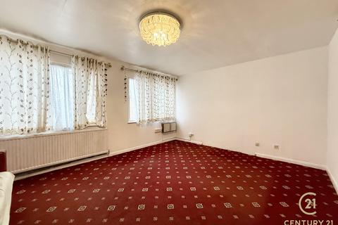 3 bedroom apartment to rent, Coleridge Crescent, SLOUGH SL3