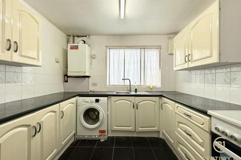3 bedroom apartment to rent, Coleridge Crescent, SLOUGH SL3