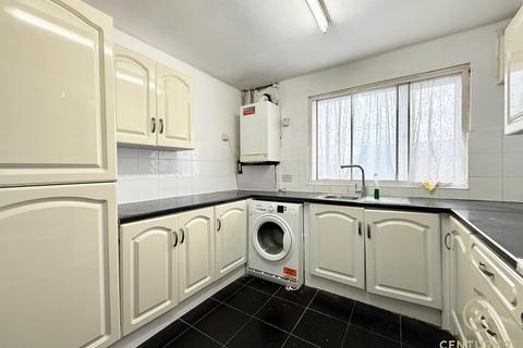 3 bedroom apartment to rent, Coleridge Crescent, SLOUGH SL3