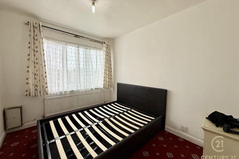 3 bedroom apartment to rent, Coleridge Crescent, SLOUGH SL3