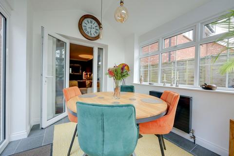 4 bedroom semi-detached house for sale, Sycamore Drive, Burgess Hill, RH15