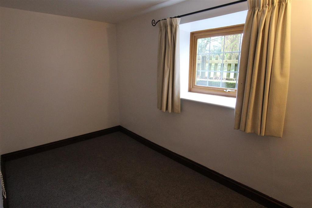 Single bedroom.JPG