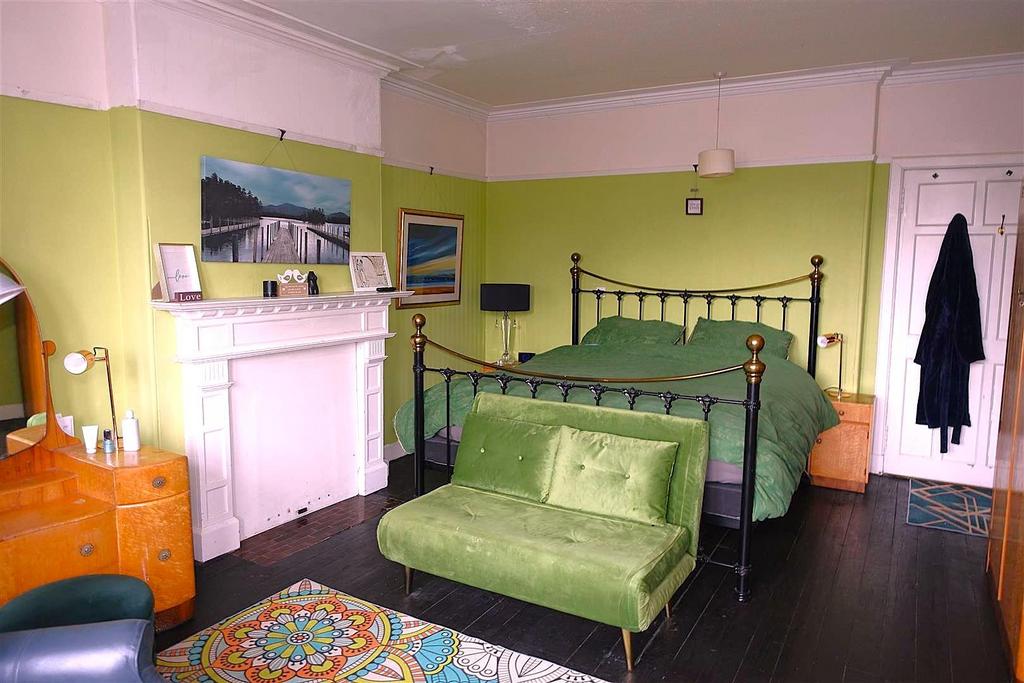 MASTER BEDROOM.jpg