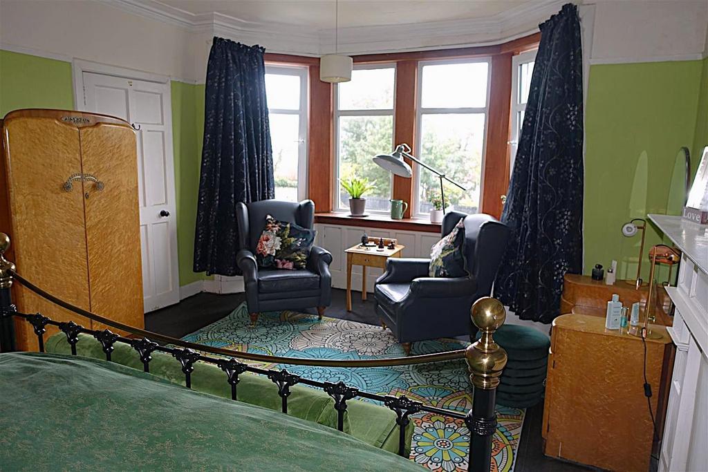 MASTER BEDROOM X2.jpg