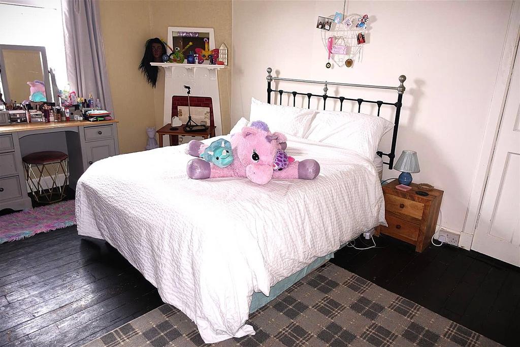 BEDROOM 4.jpg