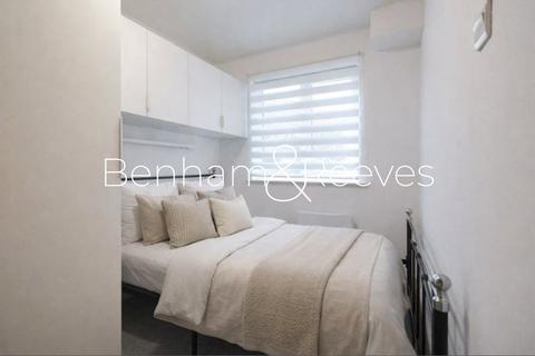 undefined, Transom Close, London, SE16