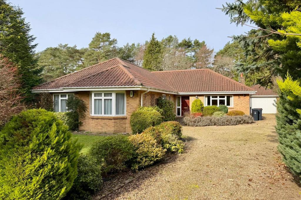 Four bedroom bungalow backing onto the Castleman