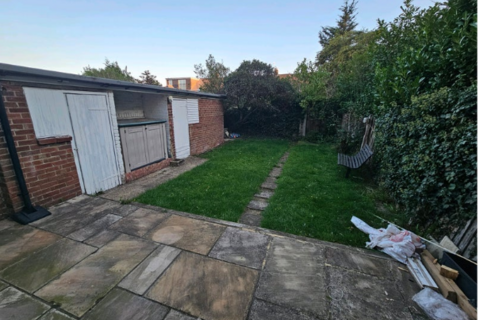 1 bedroom in a house share to rent, Trevor Close, Northolt UB5