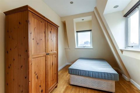 3 bedroom flat to rent, Hendre Road, London SE1
