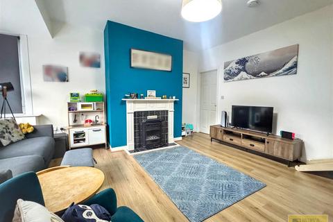 4 bedroom terraced house for sale, Queens Road, Buxton