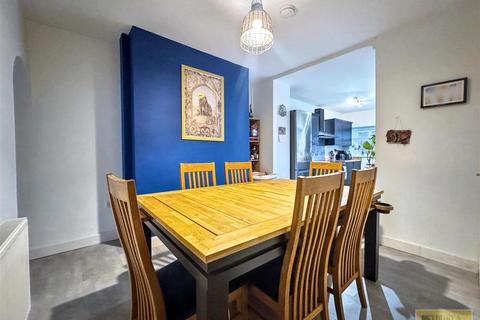 4 bedroom terraced house for sale, Queens Road, Buxton