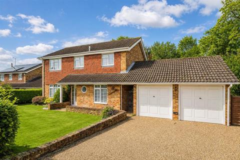 4 bedroom detached house for sale, Milstead Close, Tadworth