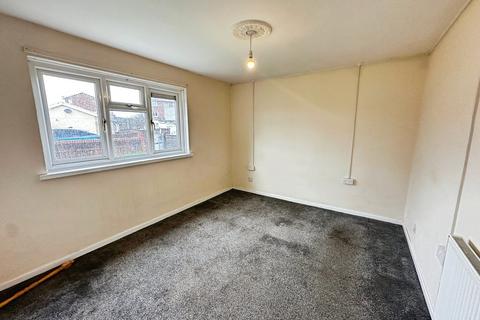 2 bedroom flat for sale, Maesglas, Tondu, Bridgend, CF32