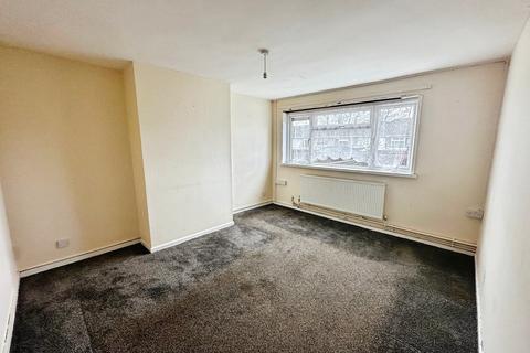 2 bedroom flat for sale, Maesglas, Tondu, Bridgend, CF32