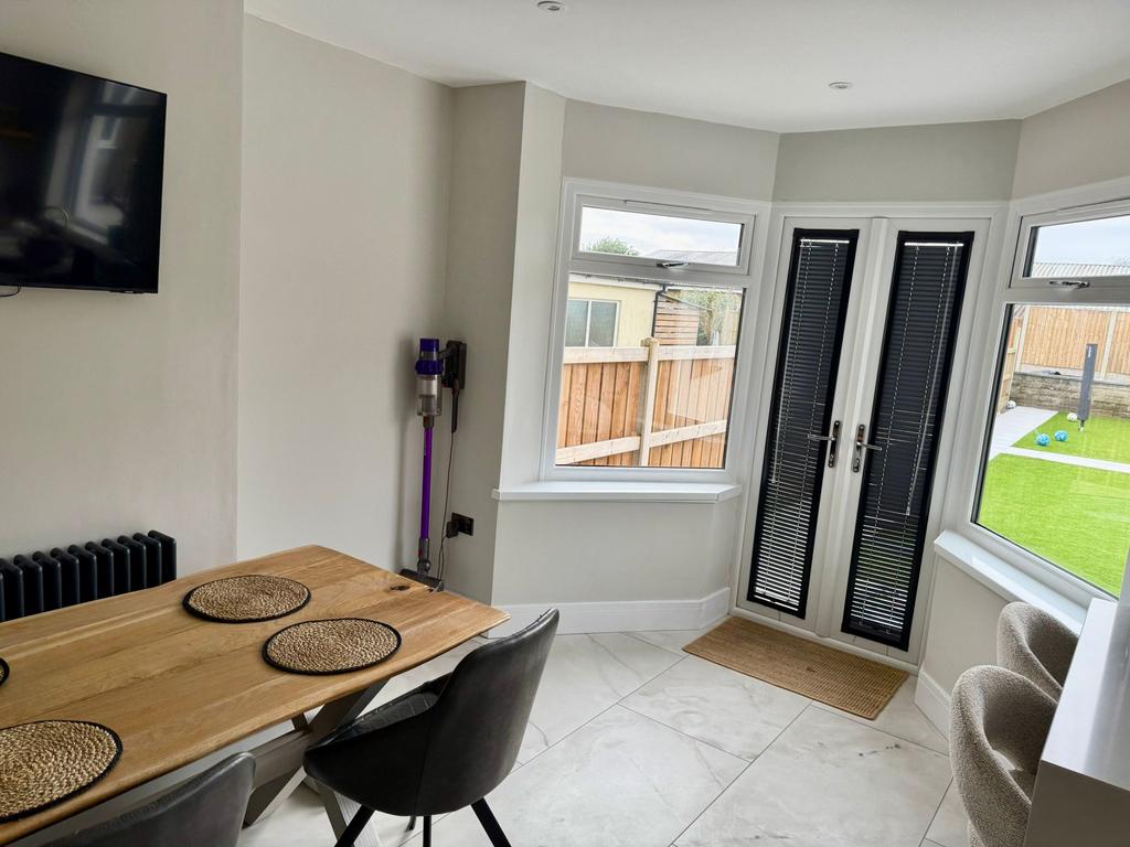 Kitchen / Dining Area