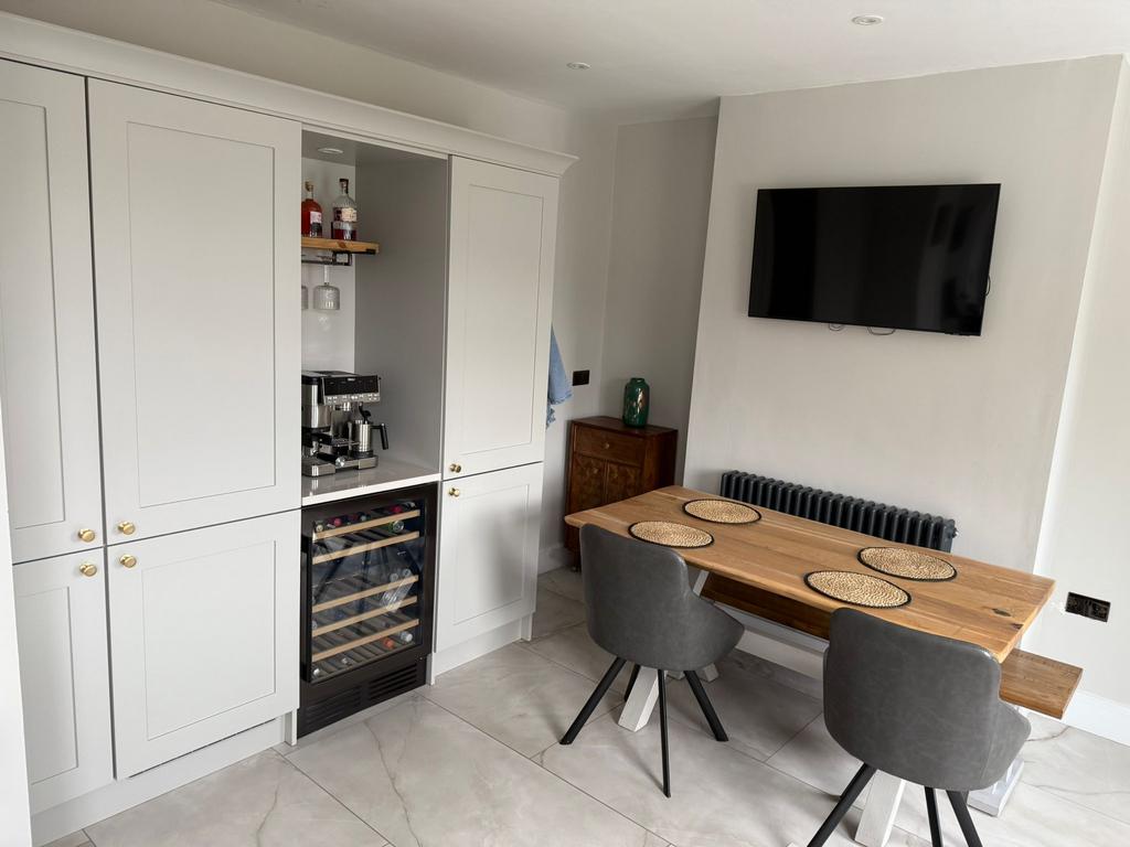 Kitchen / Dining Area