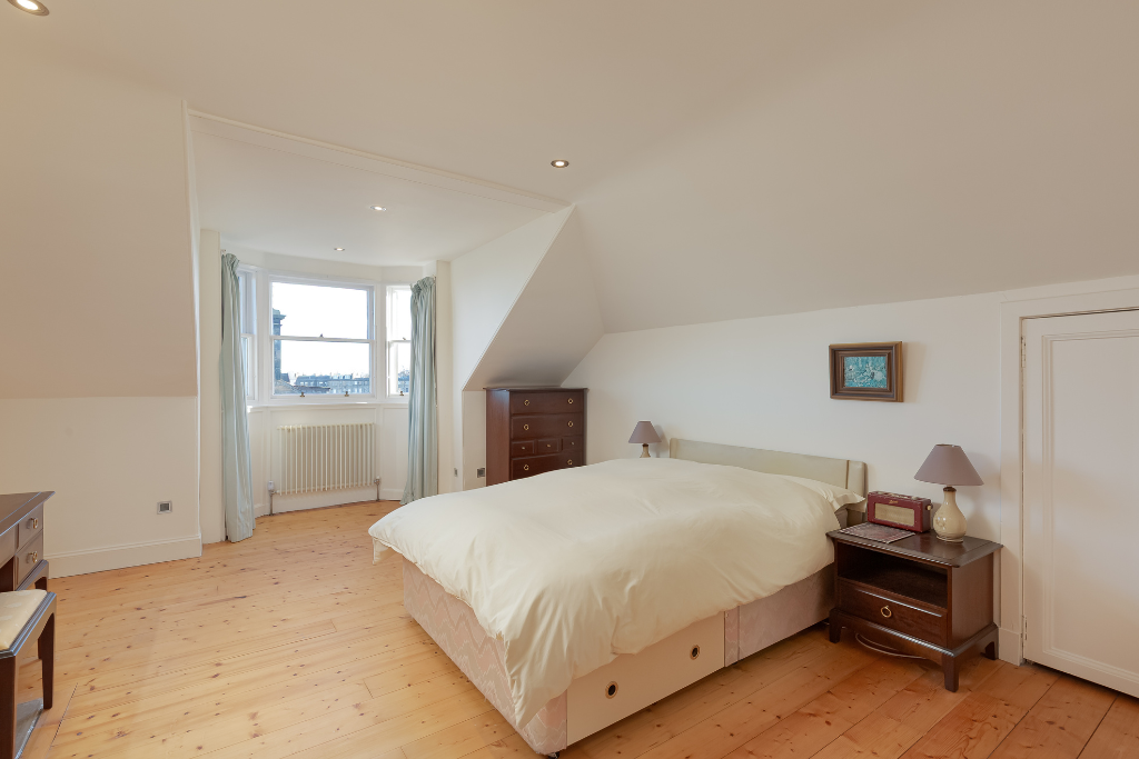 Bedroom 1 - 1/3 Clarendon Crescent