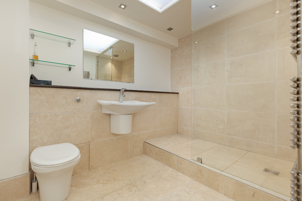 Bathroom - 1/3 Clarendon Crescent