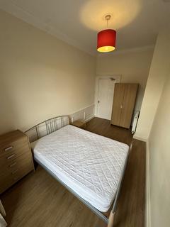3 bedroom flat to rent, 8, St Patrick Street, Edinburgh, EH8 9HB