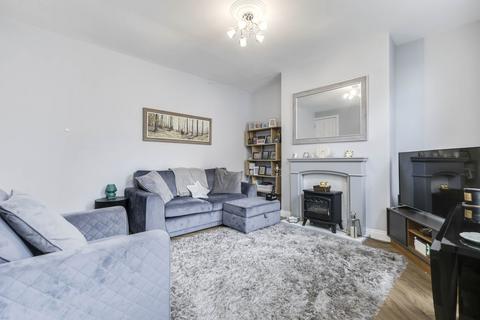 2 bedroom end of terrace house for sale, Woodville Crescent, Horsforth, Leeds, West Yorkshire, LS18