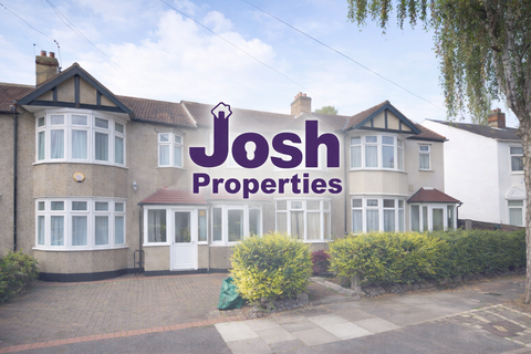 3 bedroom terraced house to rent, Emmott Avenue, Ilford IG6