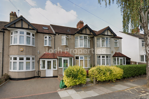 3 bedroom terraced house to rent, Emmott Avenue, Ilford IG6