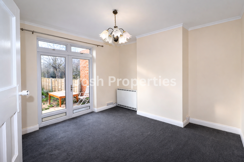 3 bedroom terraced house to rent, Emmott Avenue, Ilford IG6